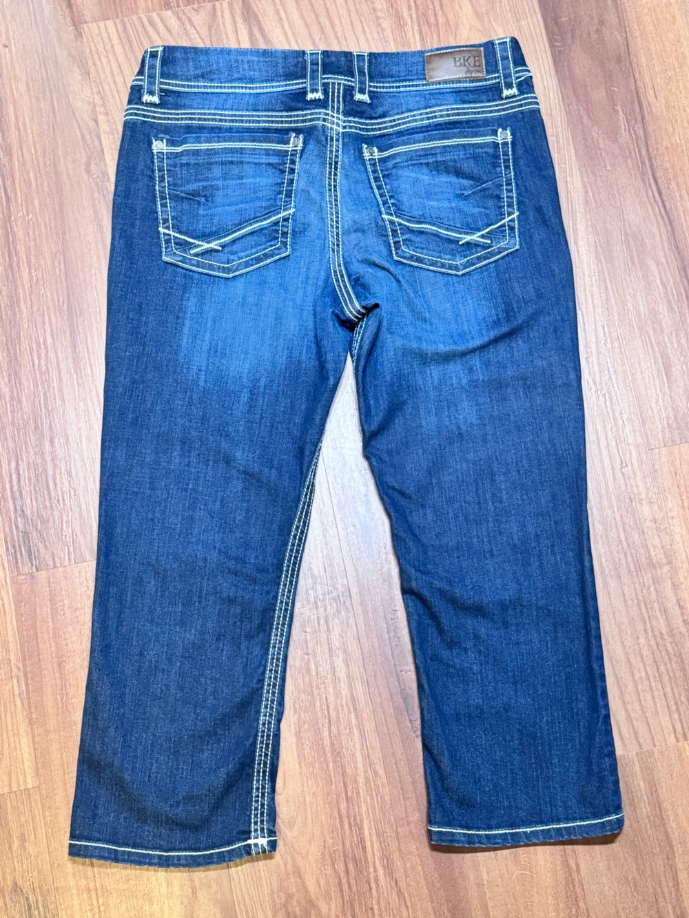 BKE Dakota Capris Dark Blue Cropped Jeans with Cream Contrast Stitching size 32 - Picture 2 of 6